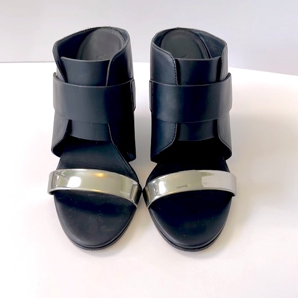 Vince 'Karina' Leather Wedge Sandal, size 8.5 - Picture 2 of 10
